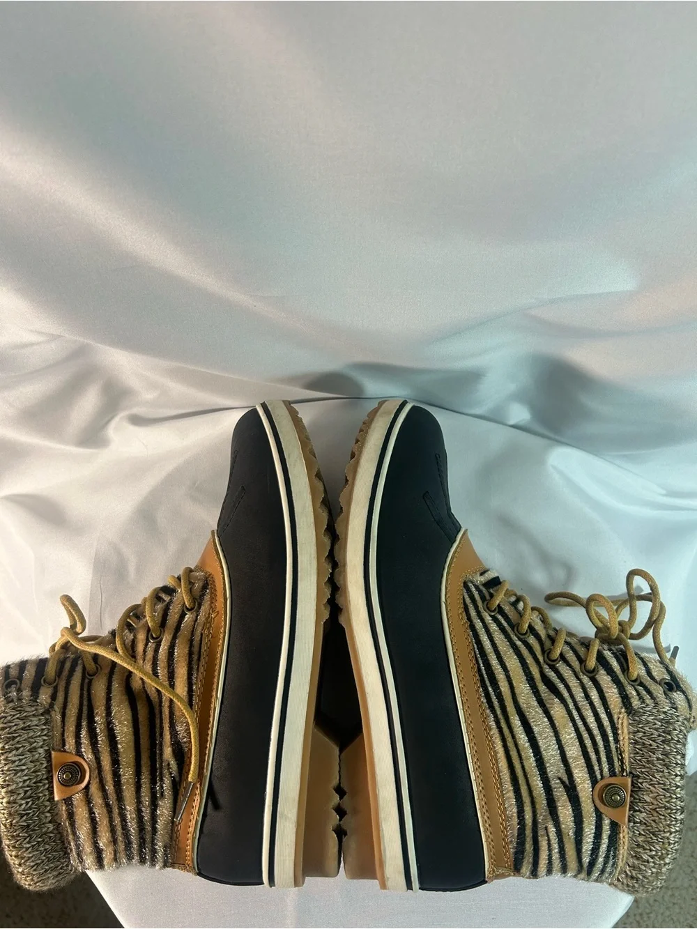 Global Win Black and Tan Kids Winter Lace-Up Boots